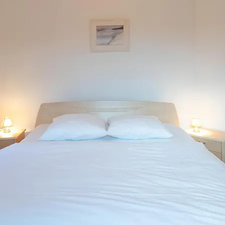Apartment England 9 *